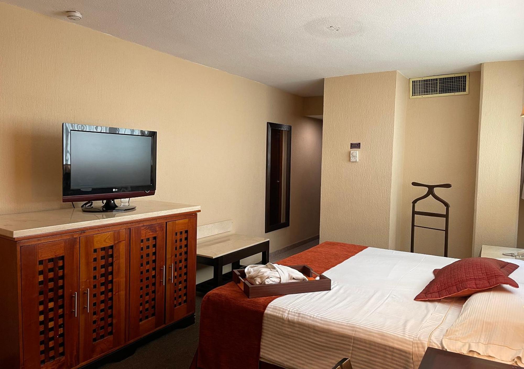 Hotel Victoria Poza Rica By Brahma Room photo