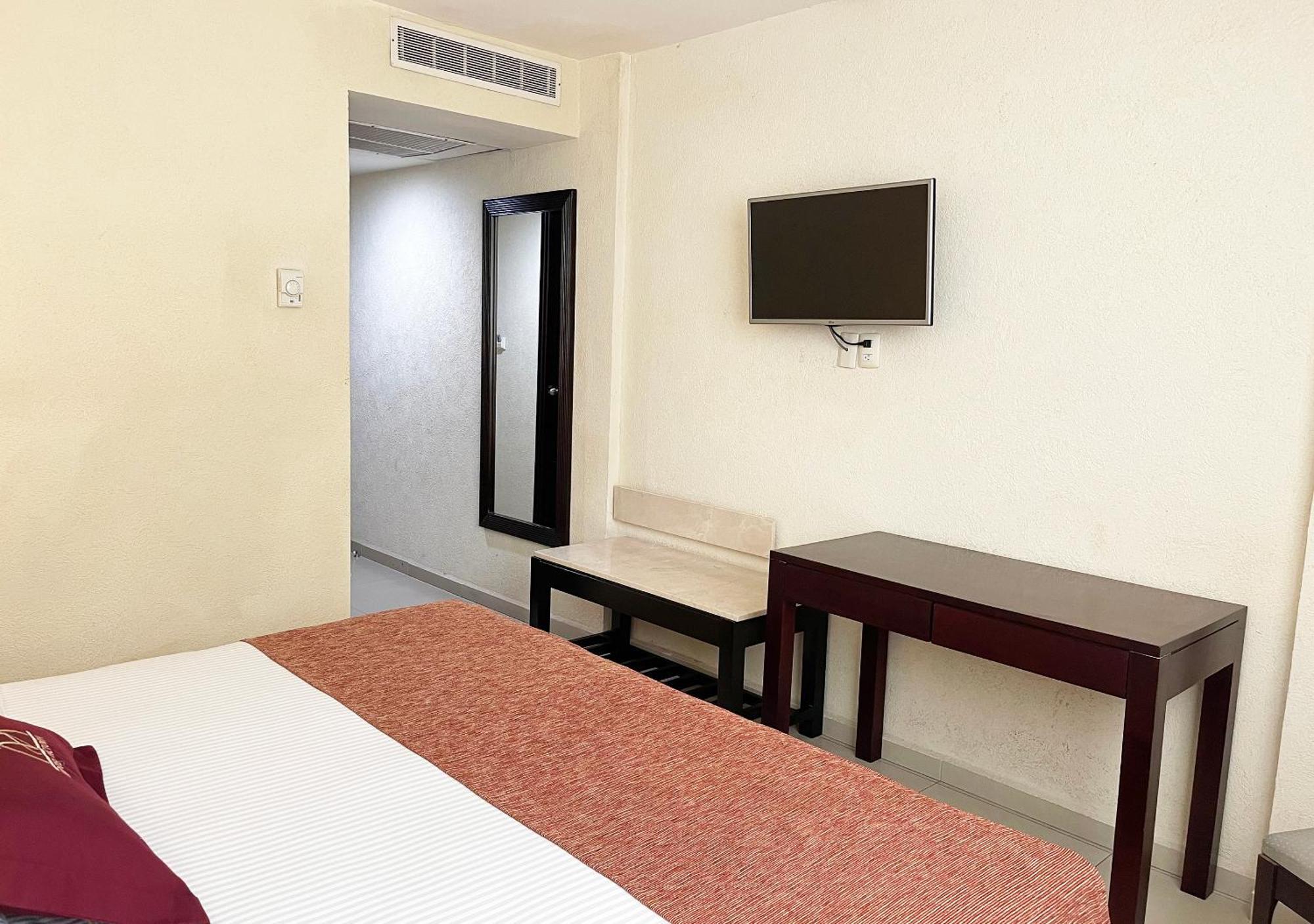 Hotel Victoria Poza Rica By Brahma Room photo